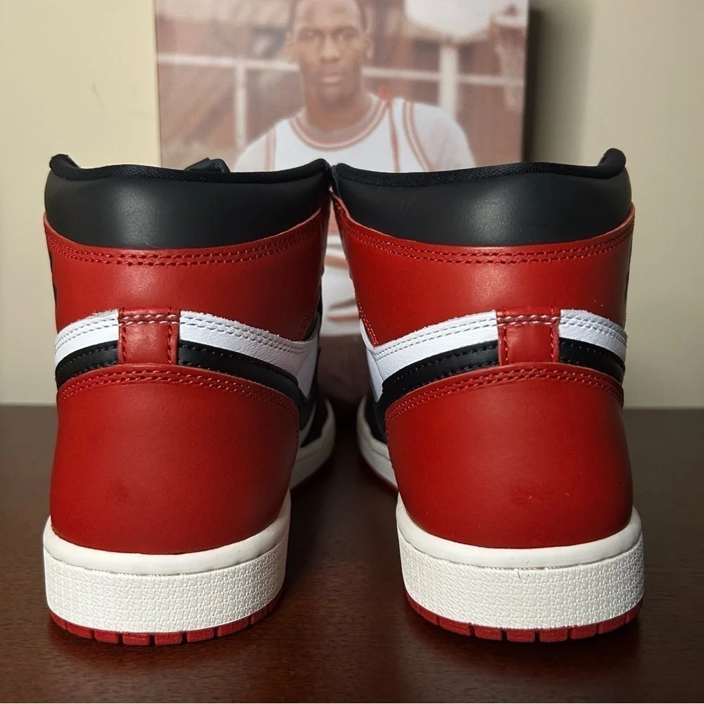 Nike Air Jordan 1 Retro High OG Black Toe (8 Men's / 9.5 Women's) - Picture 6 of 13